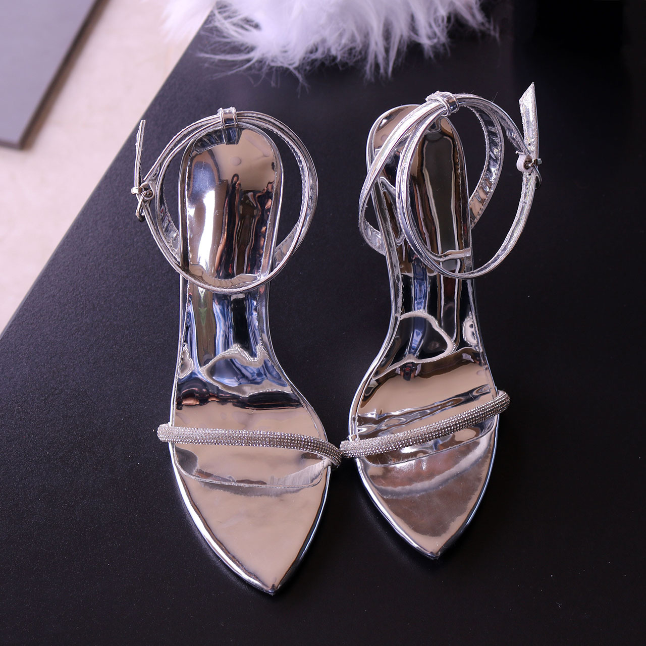 Sandalias de tacón alto de cue - Casual Sandal Leather reseña y precio